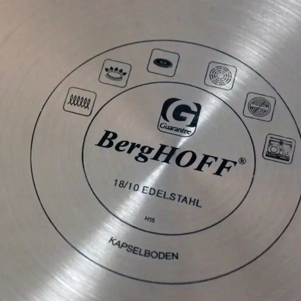 BergHOFF Essentials 9.5" 18/10 Non-Stick SS Fry Pan 1.9 Qt  - Manhattan