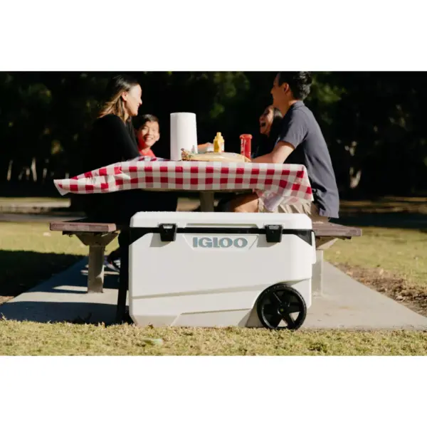 Igloo Flip and Tow 90qt Cooler - White