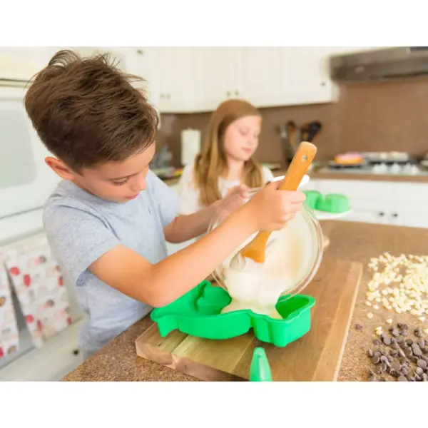 Handstand Kitchen Dinosaur Cake Making Set