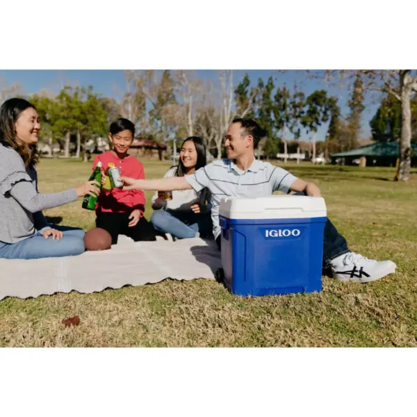 Igloo Latitude 30qt Roller Cooler