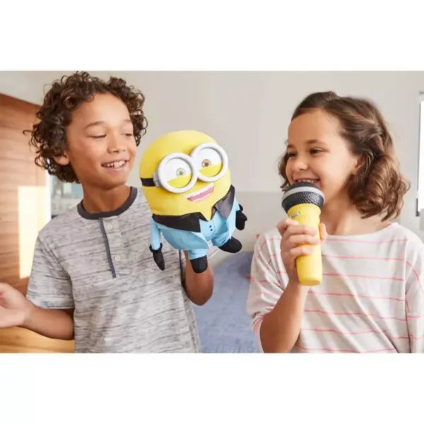 Minions: The Rise of Gru Duet Buddy Singing Bob Figure