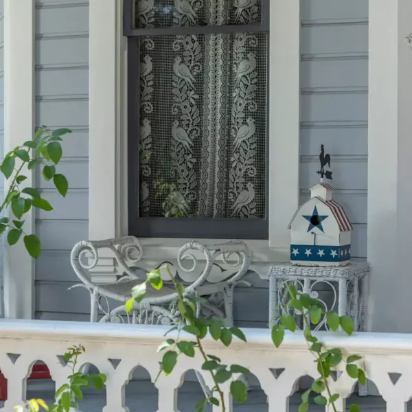 18" Iron Patriotic Birdhouse With Rooster Vane Top - Alpine Corporation