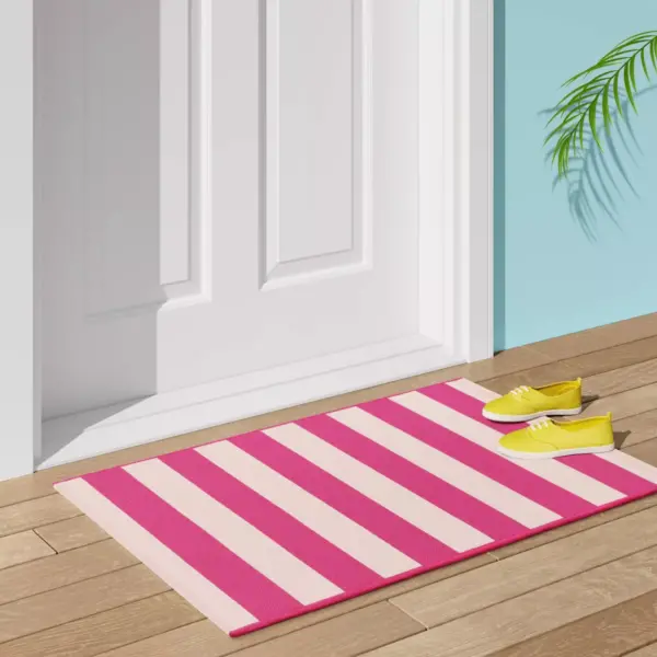 2'x3' Indoor/Outdoor Reversible Scatter Pink - Sun Squad™