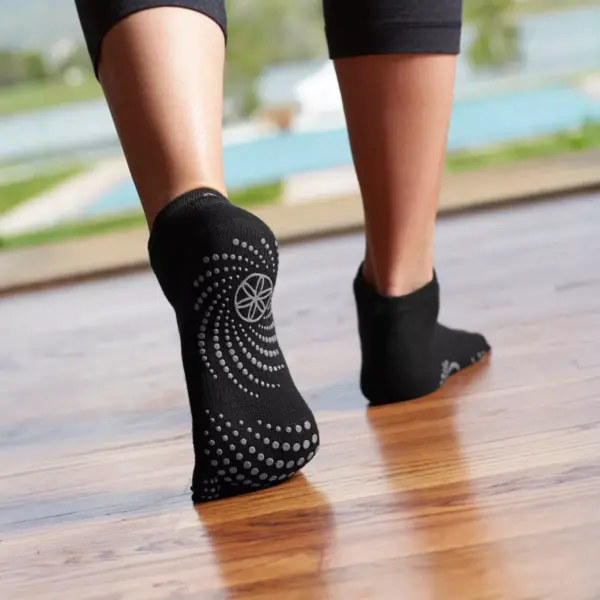 Gaiam No Slip Yoga Socks - Black/Gray M/L