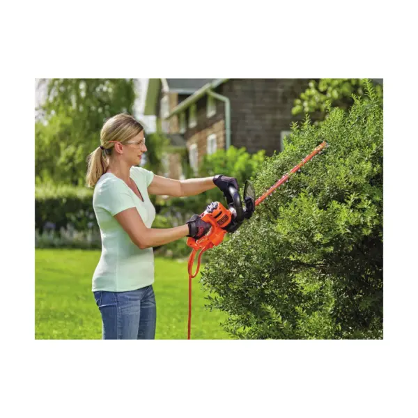 Black & Decker BEHT200 18 in. Electric Hedge Trimmer