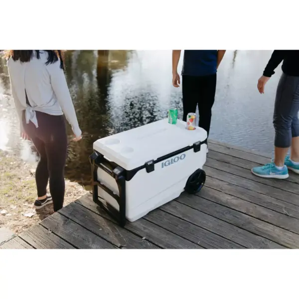 Igloo Flip and Tow 90qt Cooler - White