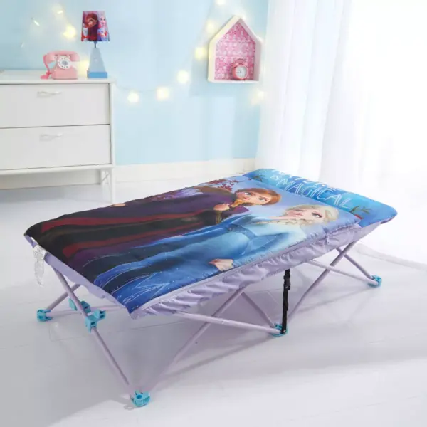 Frozen 2 Slumber on the Go Collapsible Cot